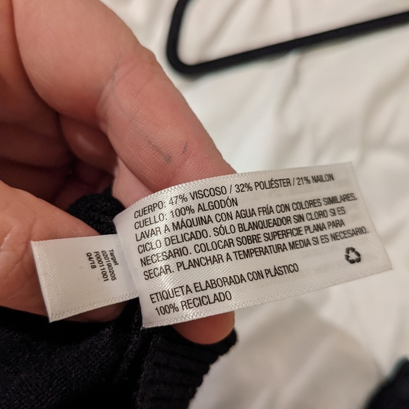 Colsie Target Brand Rainbow 🌈 Crew Neck Cropped Black Sweater Size XS - Picture 4 of 7